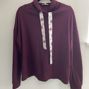 Burgundy hooded pullover with flower strings